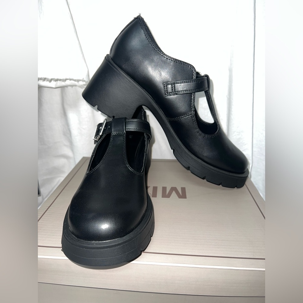 Mia Black Mary Jane Platform size 10